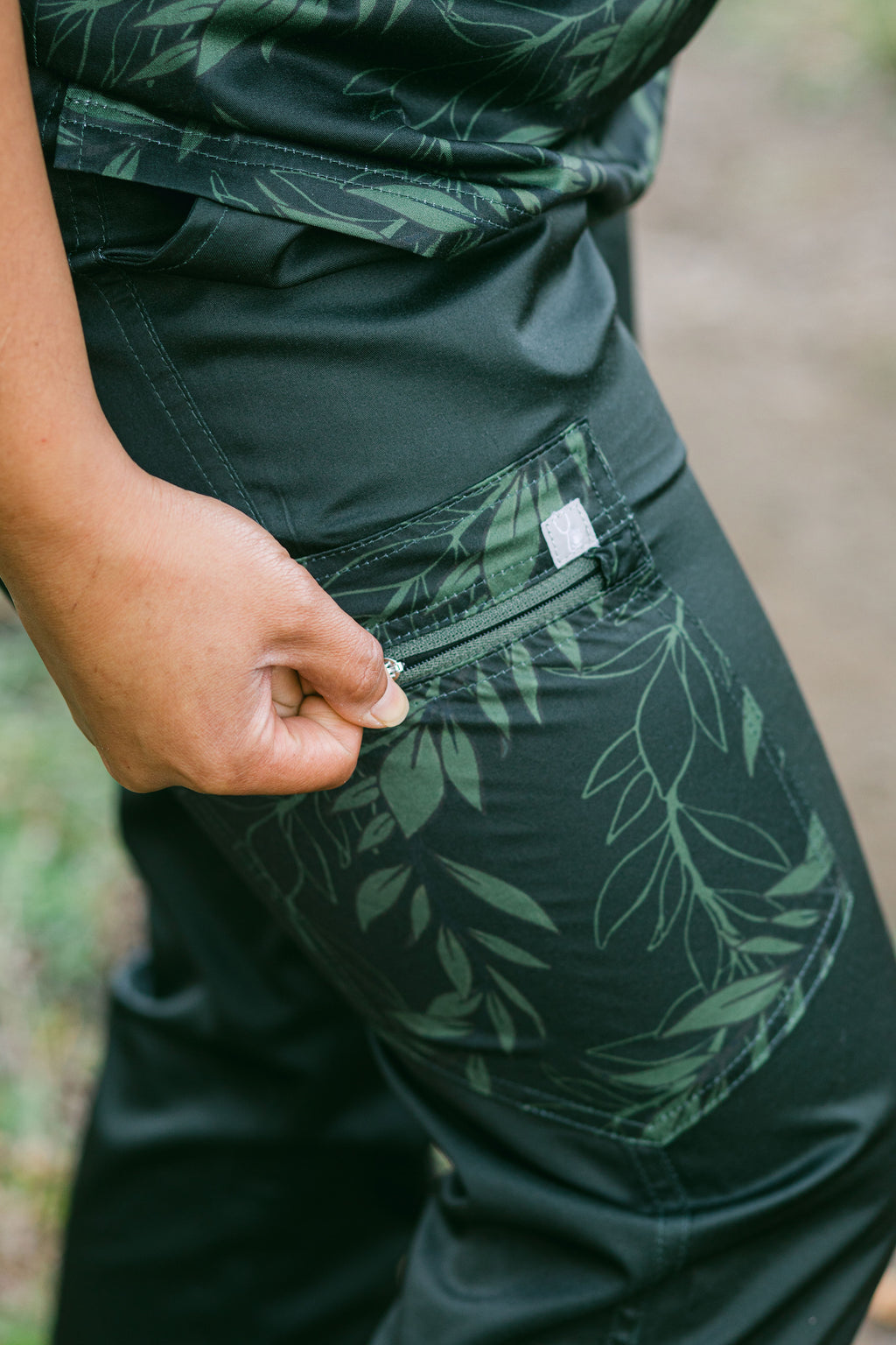 Kahikina Jogger Scrubs - Ko'olau Green