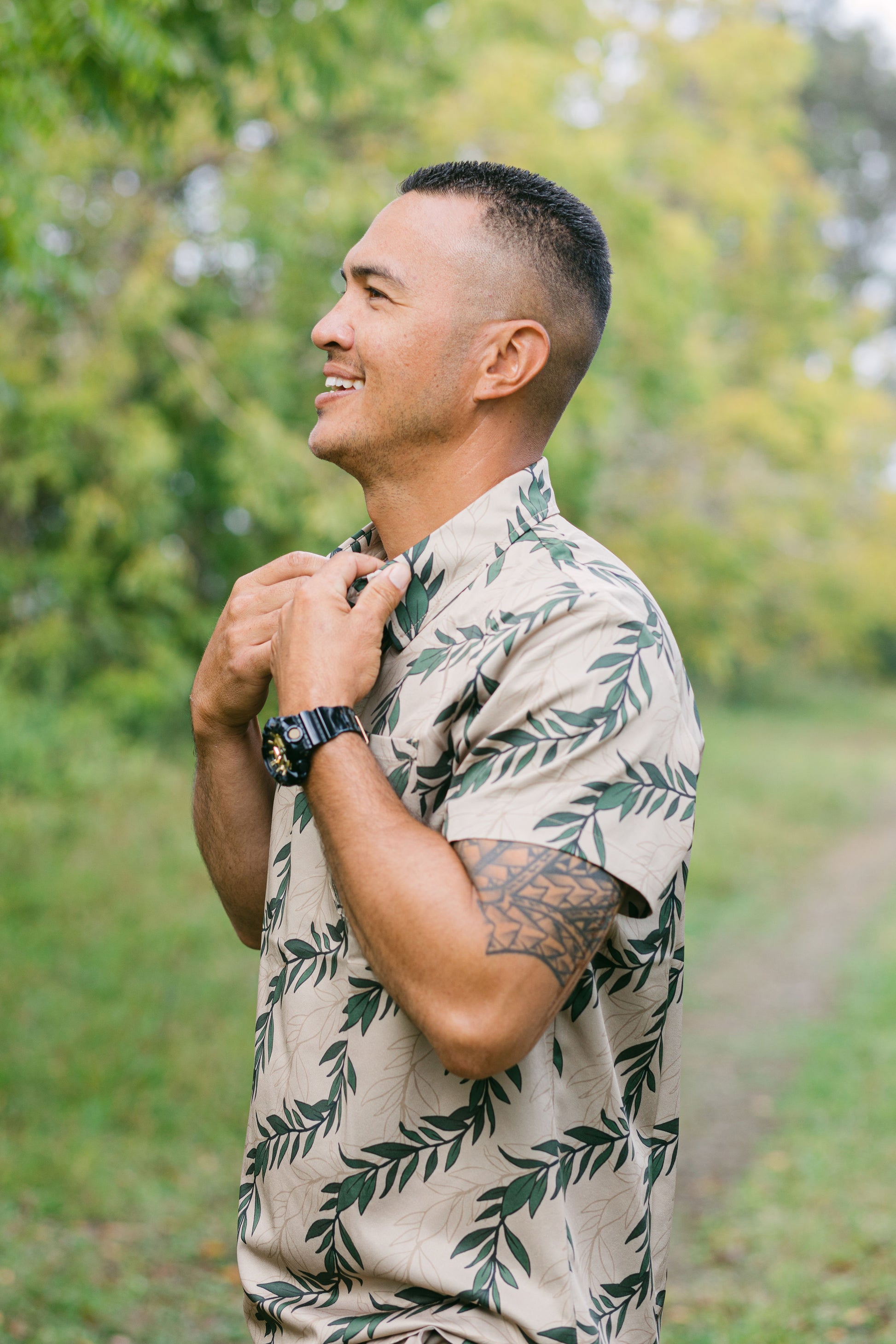 Kahikina Men's Polo Scrub Top - 'Iliahi Beige