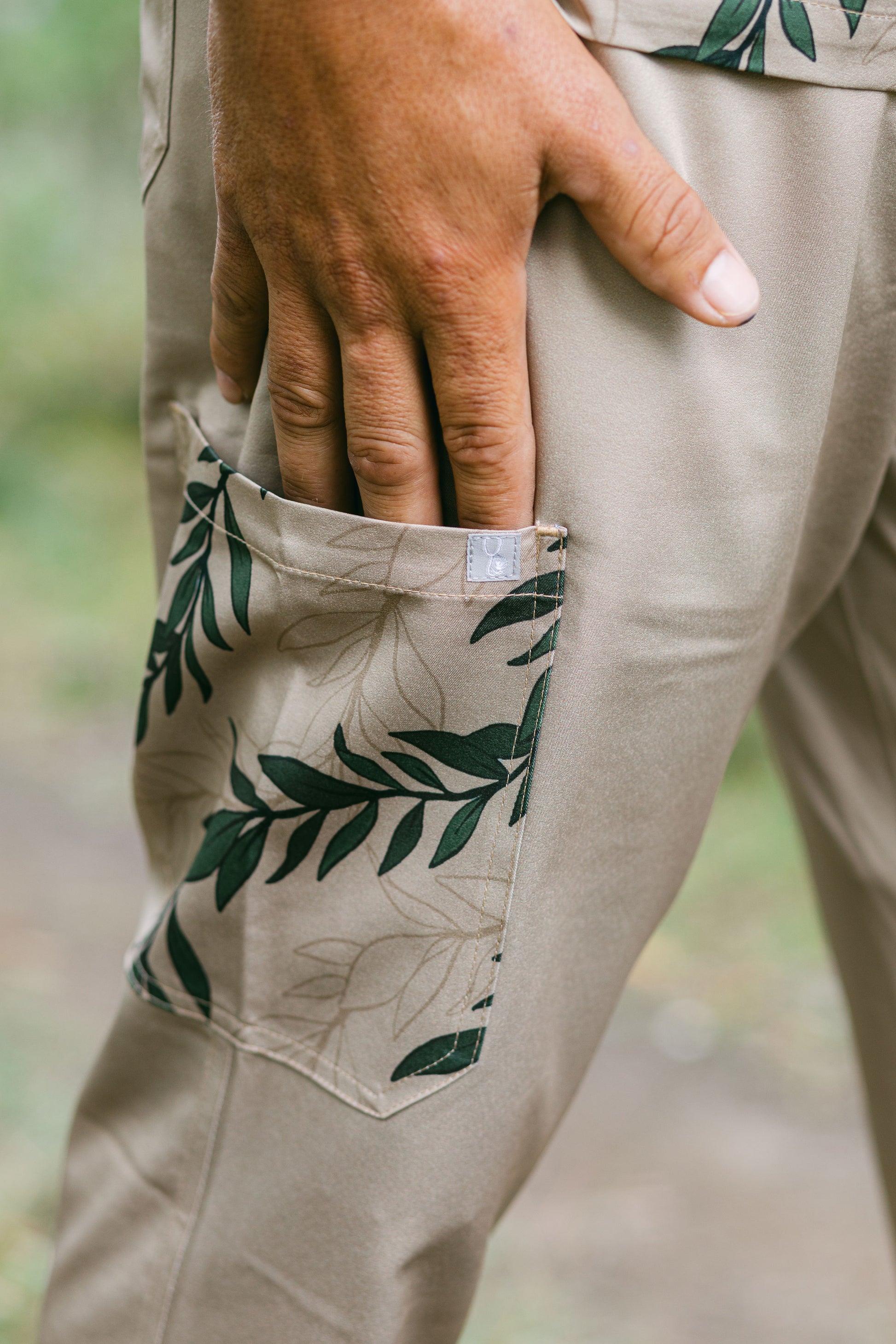 Kahikina Men's Scrub Pants - 'Iliahi Beige