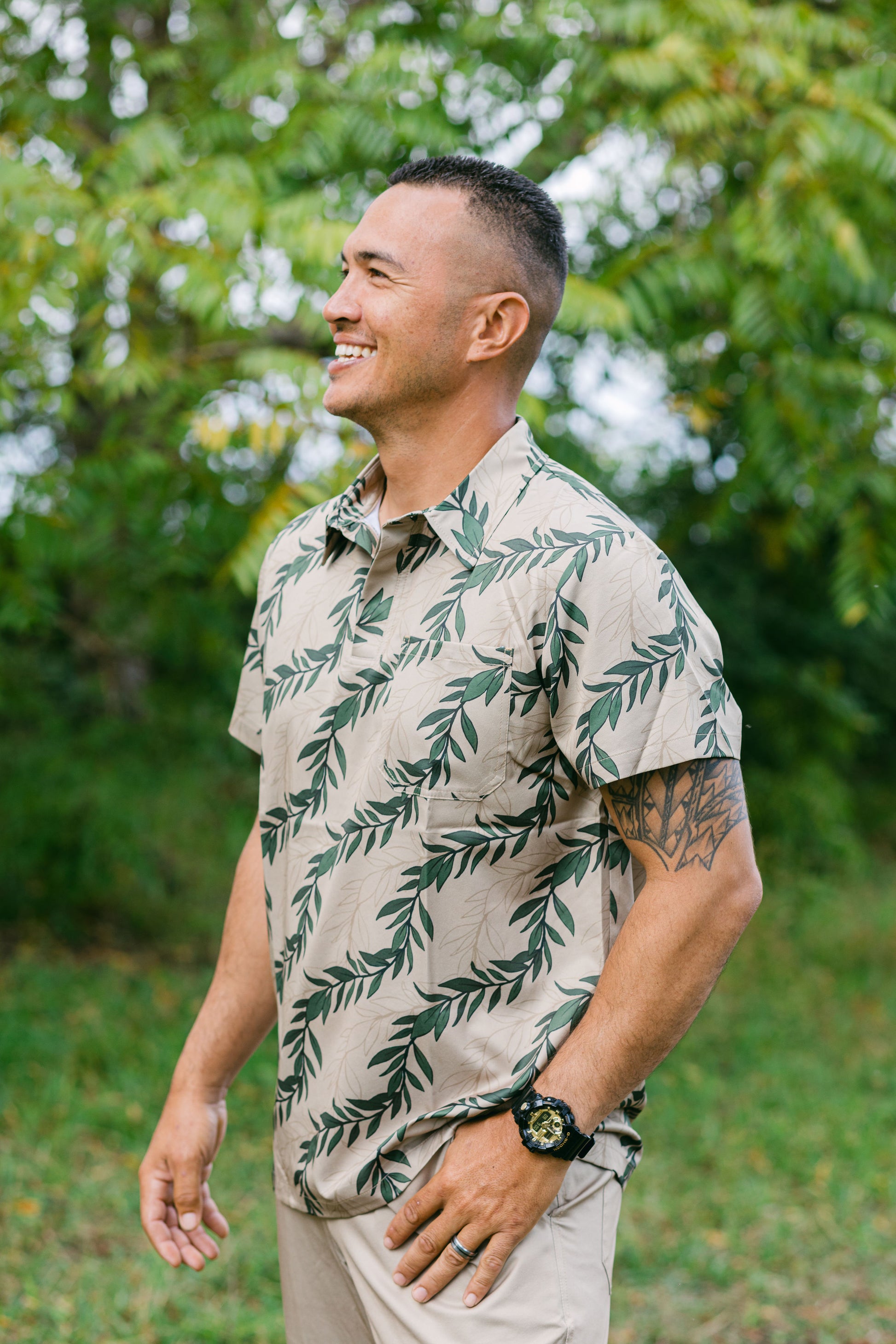 Kahikina Men's Polo Scrub Top - 'Iliahi Beige