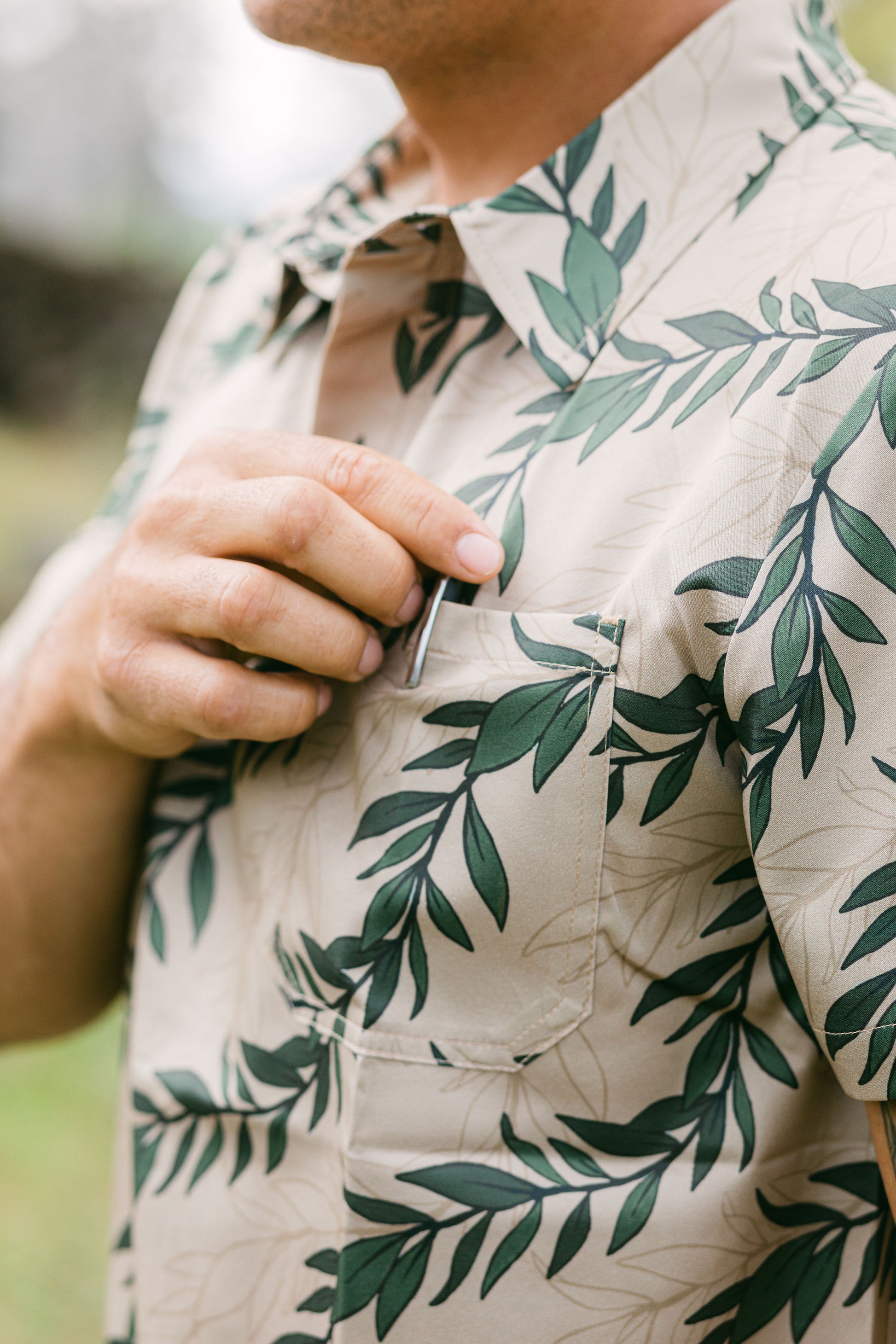 Kahikina Men's Polo Scrub Top - 'Iliahi Beige