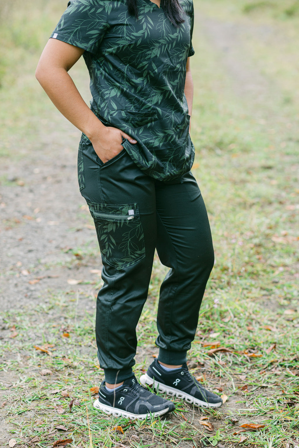 Kahikina Jogger Scrubs - Ko'olau Green