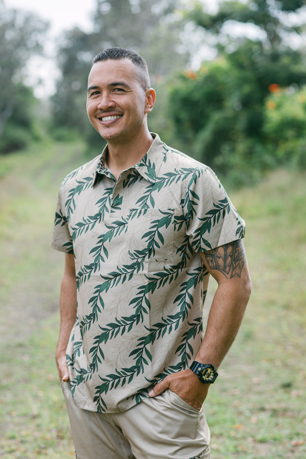 Kahikina Men's Polo Scrub Top - 'Iliahi Beige