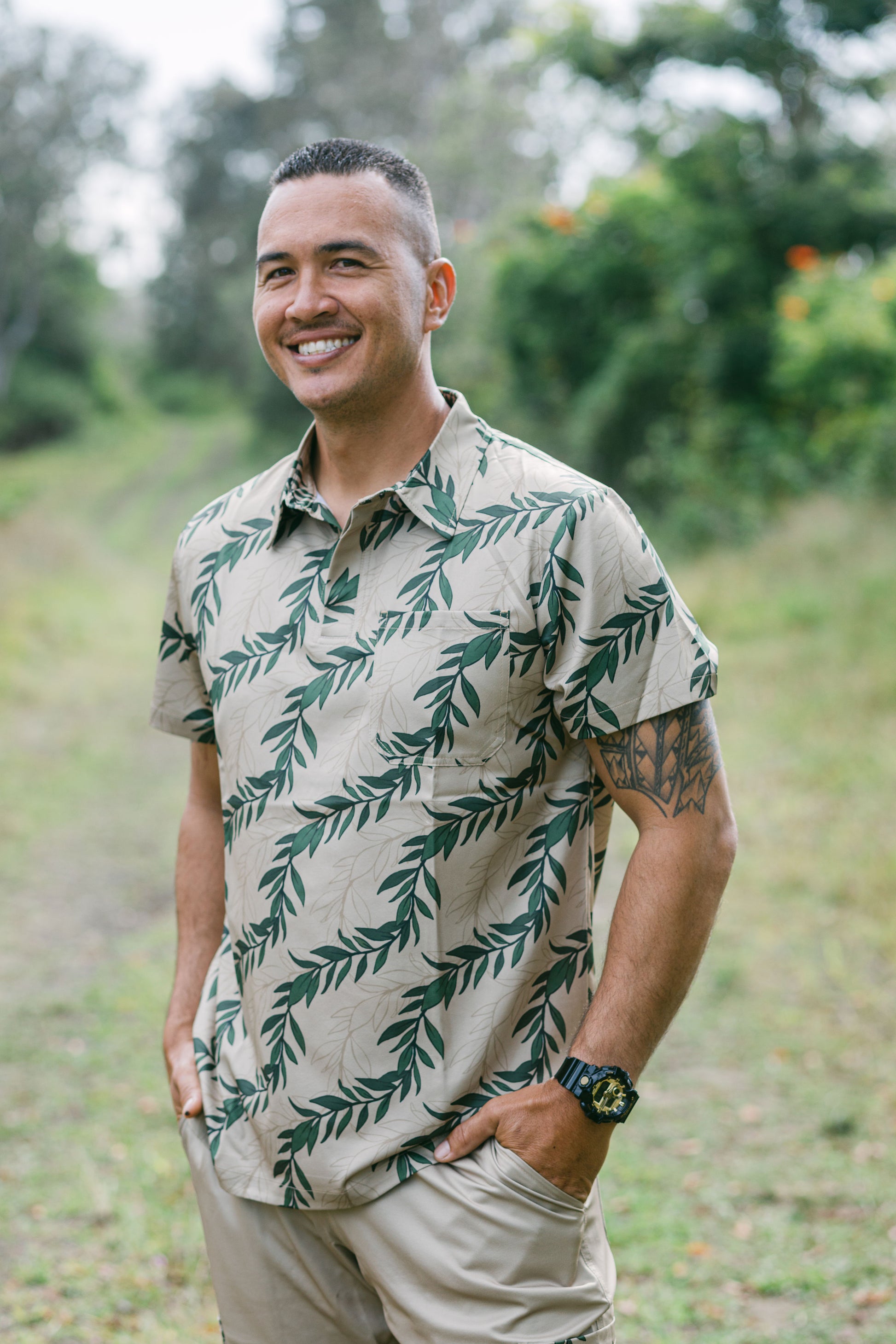 Kahikina Men's Polo Scrub Top - 'Iliahi Beige