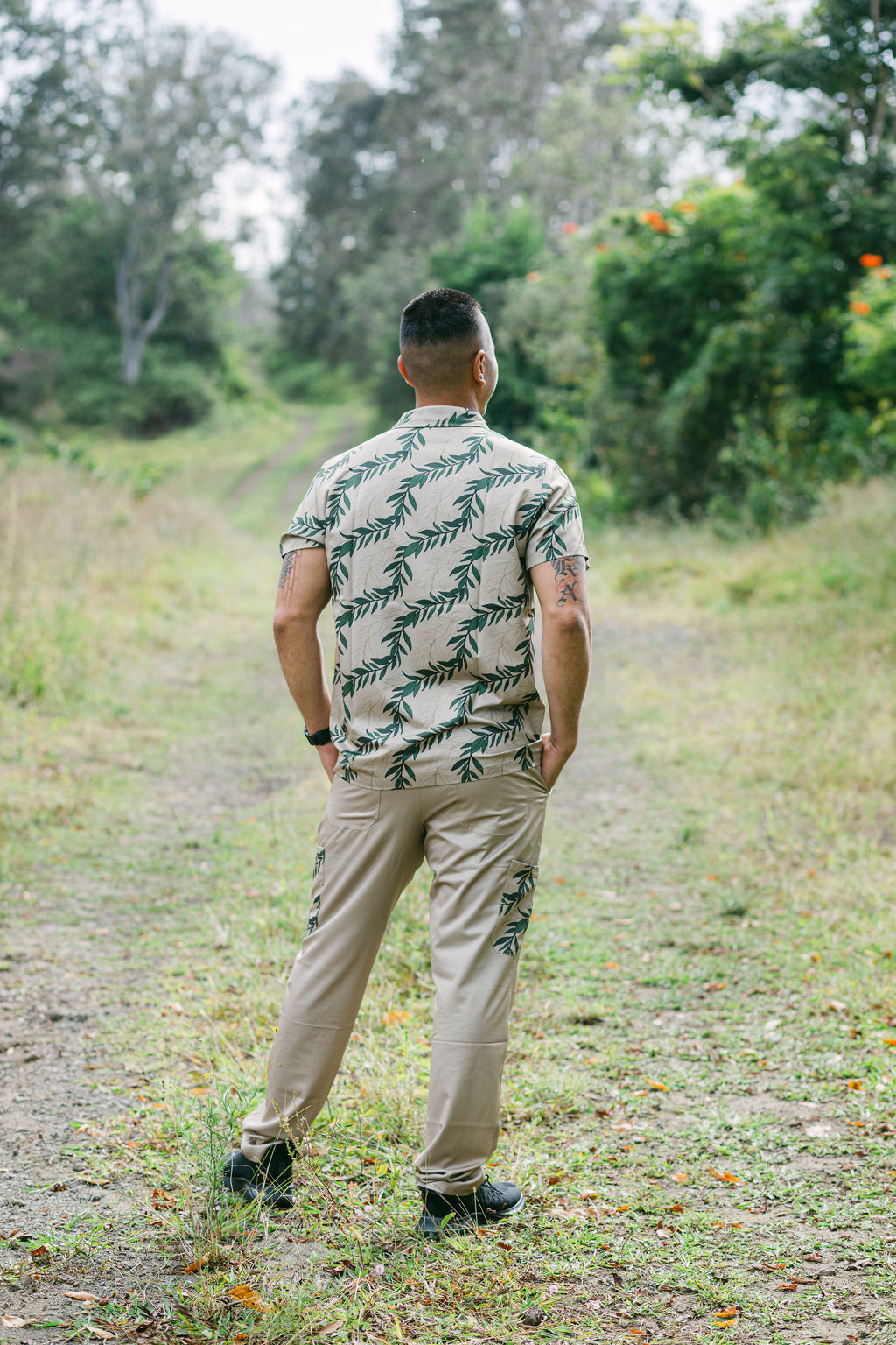 Kahikina Men's Polo Scrub Top - 'Iliahi Beige