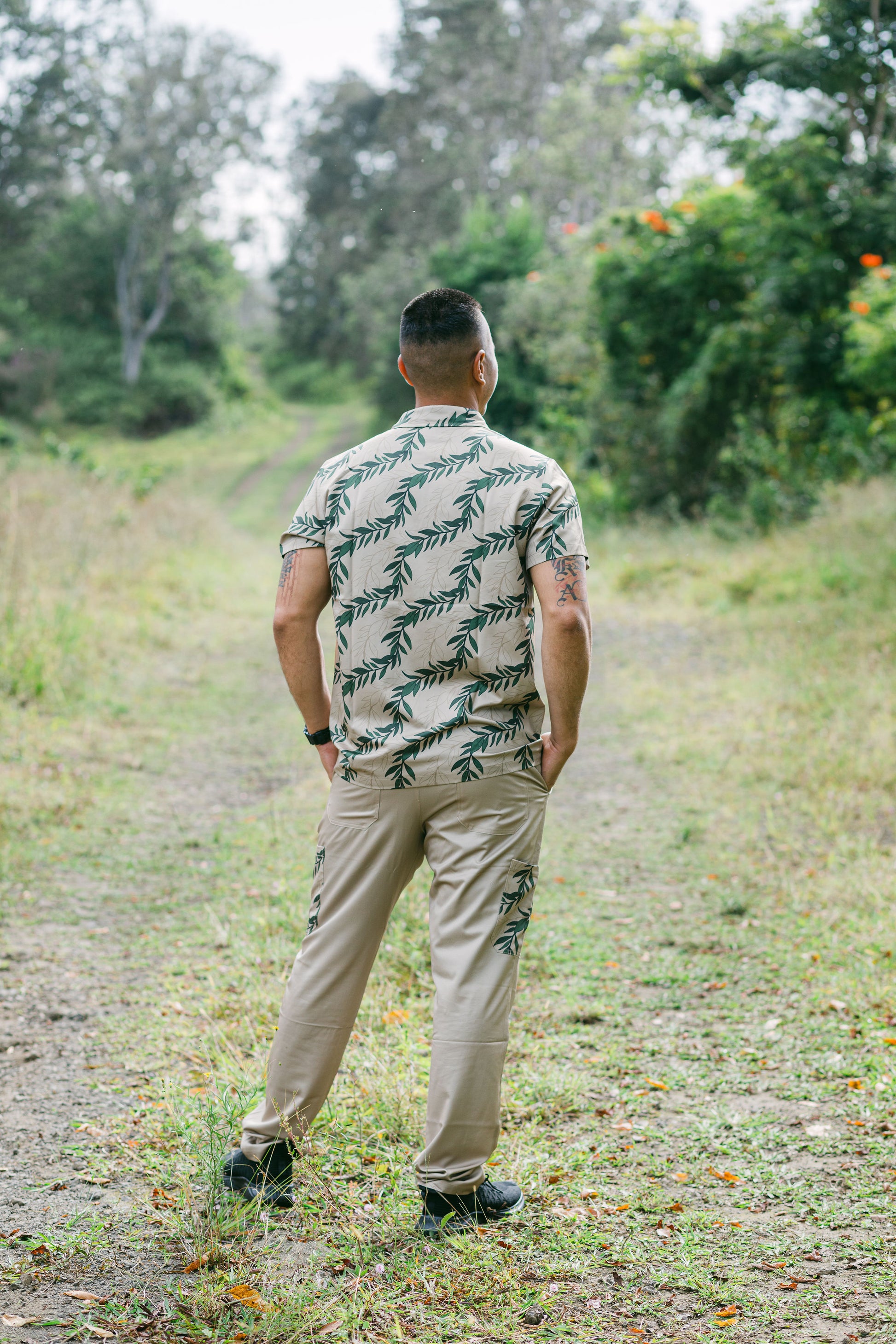 Kahikina Men's Polo Scrub Top - 'Iliahi Beige