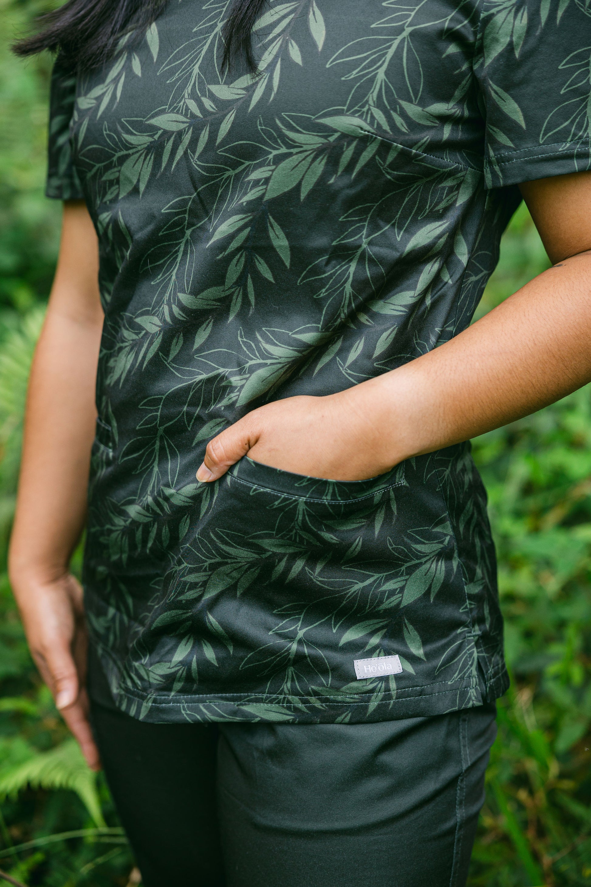 Kahikina V-Neck Scrub Top - Ko'olau Green