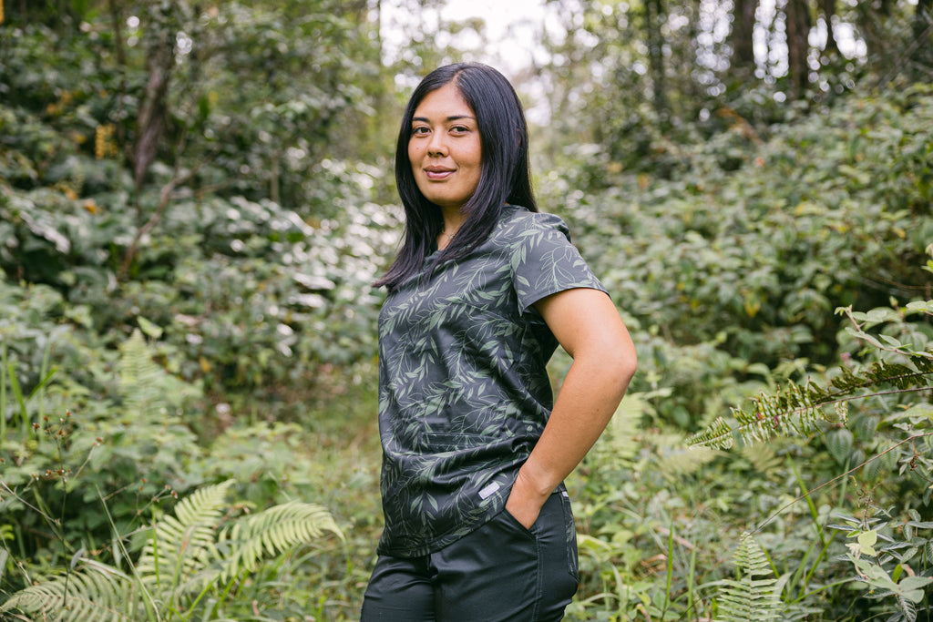 Kahikina V-Neck Scrub Top - Ko'olau Green